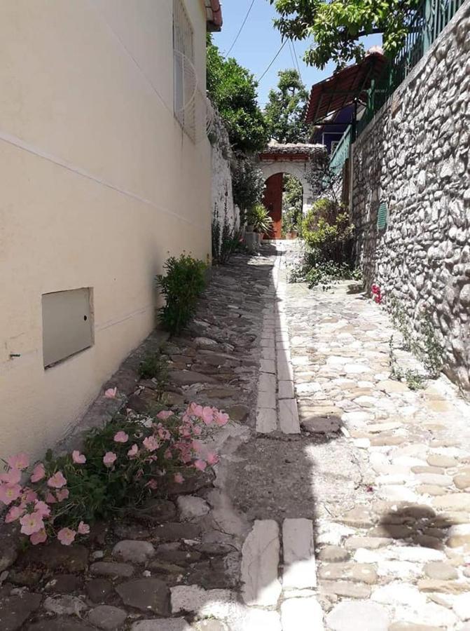 Guesthouse Hlias Gloria Berat Exterior photo
