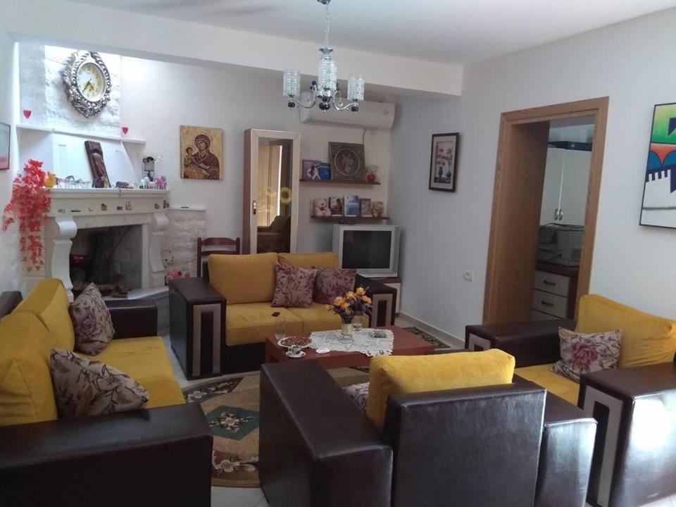 Guesthouse Hlias Gloria Berat Exterior photo